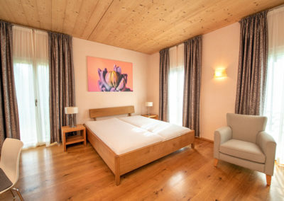 RoSana Gaestehaus Holz 100 Zimmer