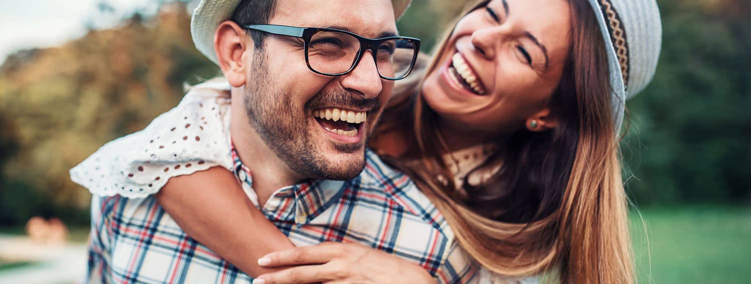 Ayurvedische Mundpflege lachendes Paar Banner