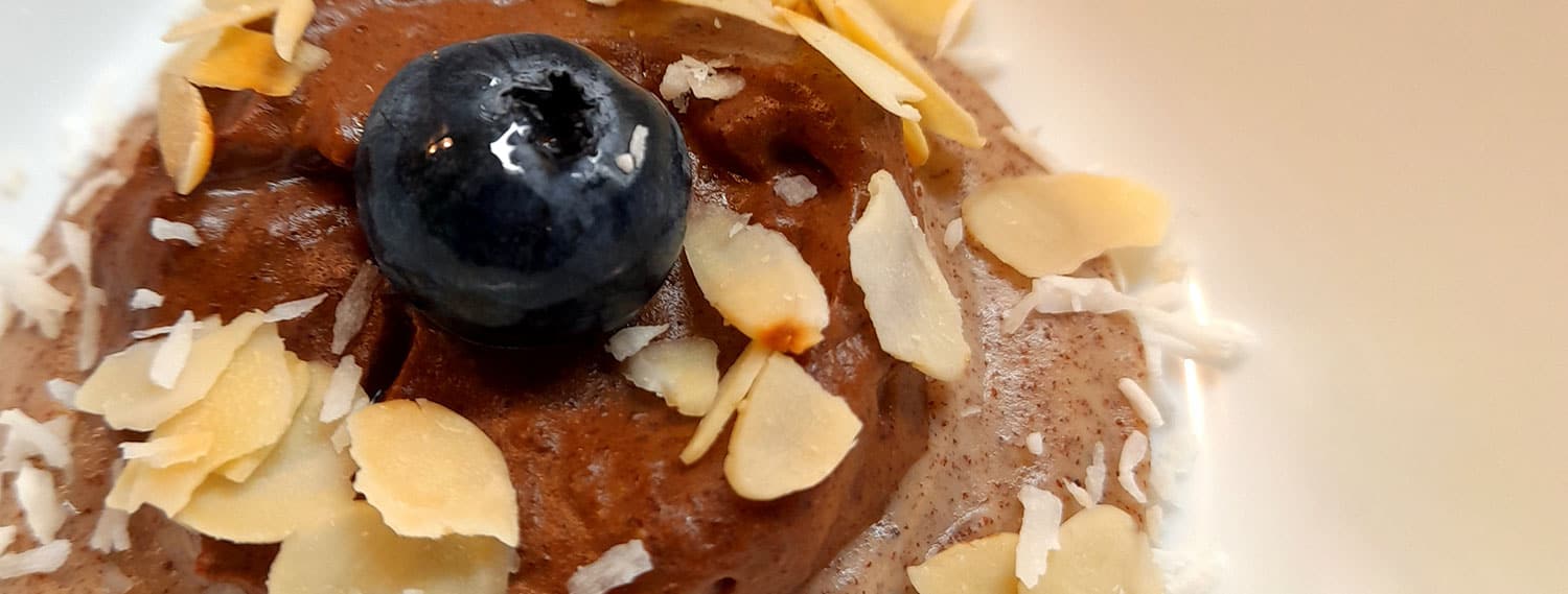 Cremiges Dessert aus Fingerhirse