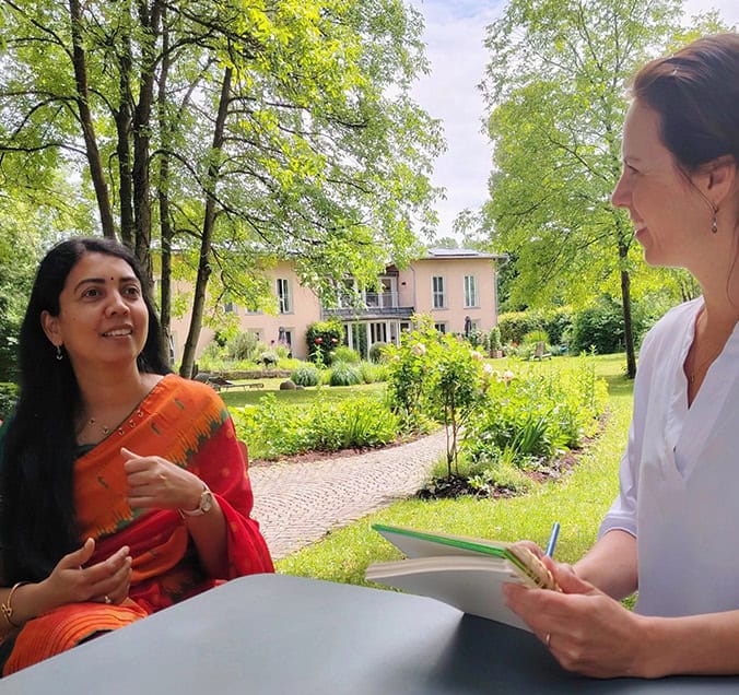 Dr. Sharmili Madishetty im Interview über medizinisch begleitetes Ayurveda im RoSana Kurzentrum